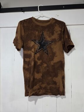 NFL Brown Tie-Dye Short Sleeve Tee with Black Star